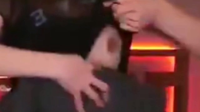 Alinity pagou peito