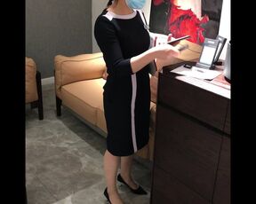 Upskirt of a sexy braided Asian chick in pantyhose and heels