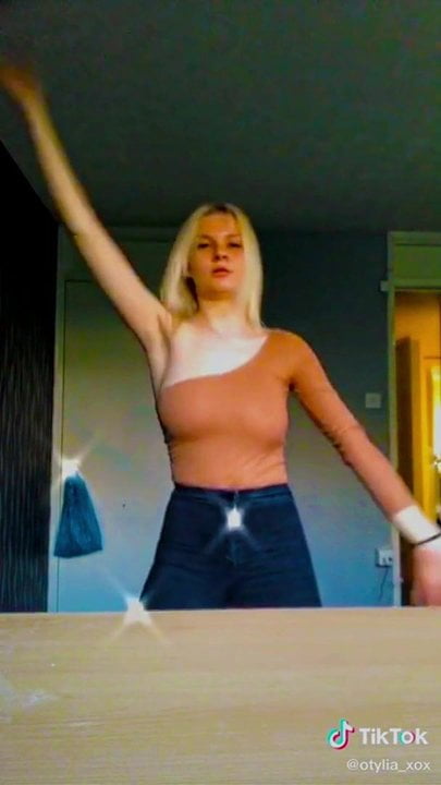 Tiktok thot shows her bouncing boobs